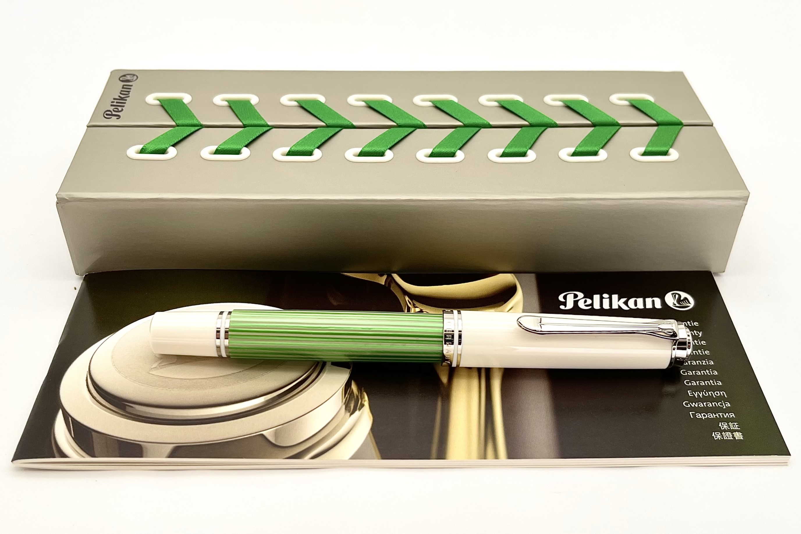PelikanSouveranSpecialEditionM605GreenWhiteFountainPen_H